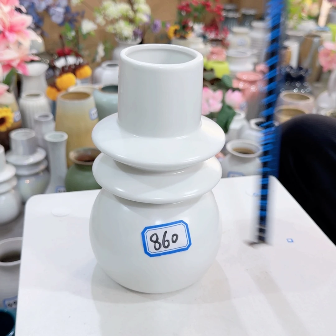 860号陶瓷高19厘米瑕疵一个