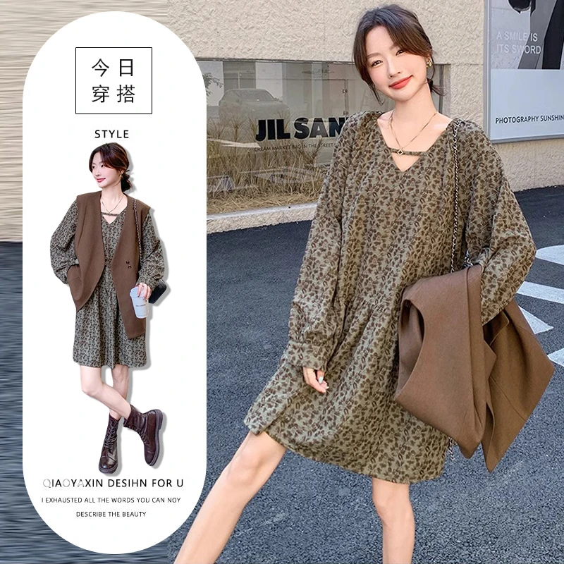 2025年时尚气质纯色宽松叠穿马甲法式碎花连衣裙欧式高端大气套装