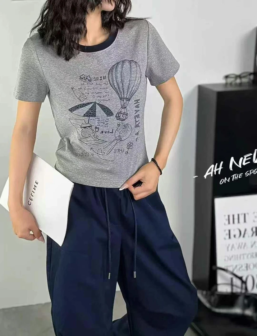 深圳圆领简约风线性卡通常规T恤半袖女士重工春夏精致气质韵味