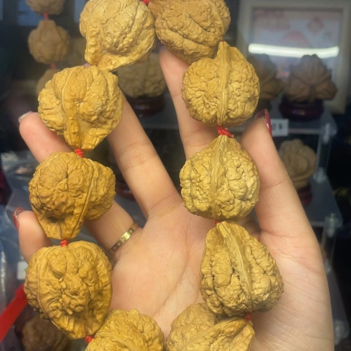 文玩核桃吊坠金蝉塔三棱手串