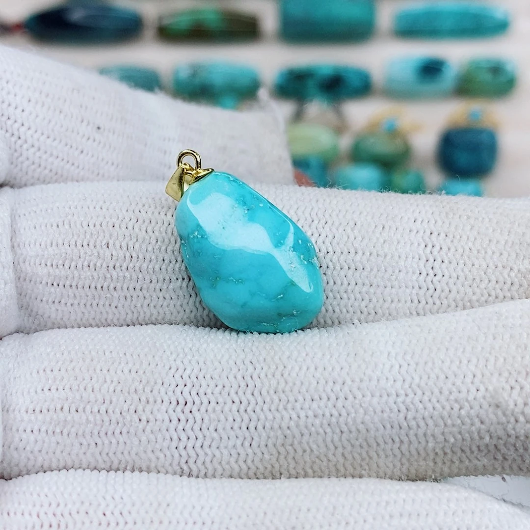 绿松石未镶嵌颈饰