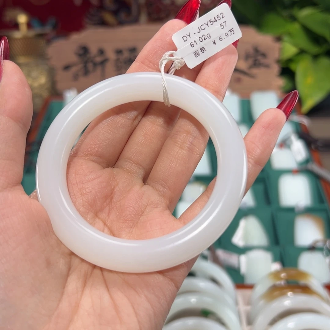 未镶嵌手镯和田玉上等羊脂白玉手镯