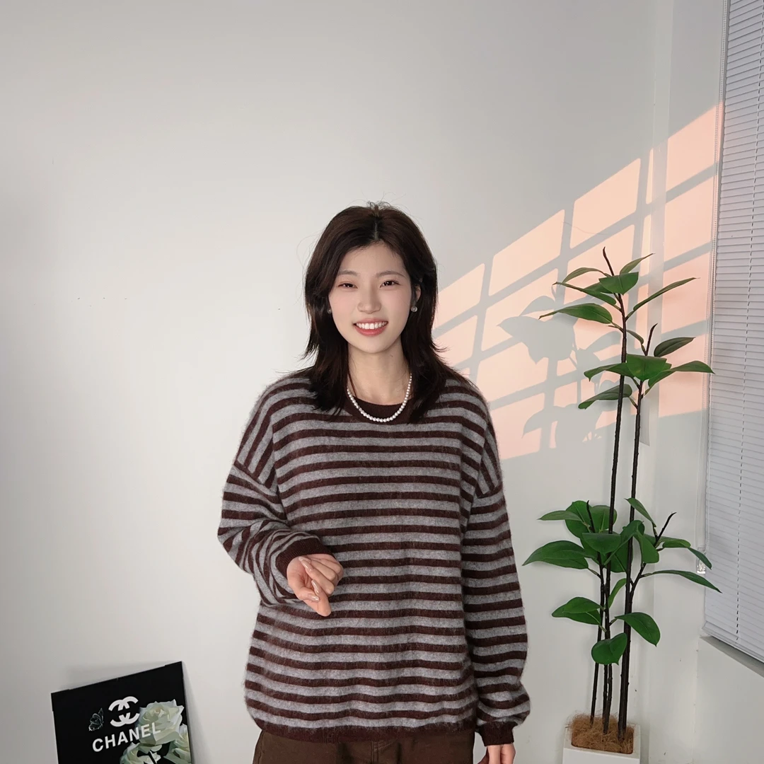 圆领条纹羊毛拉绒落肩袖衫宽松黑白网红时尚