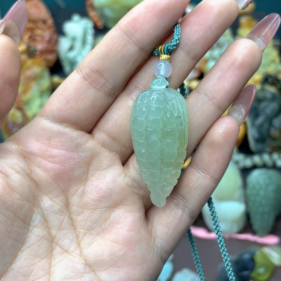 蛇纹石玉颈饰未镶嵌