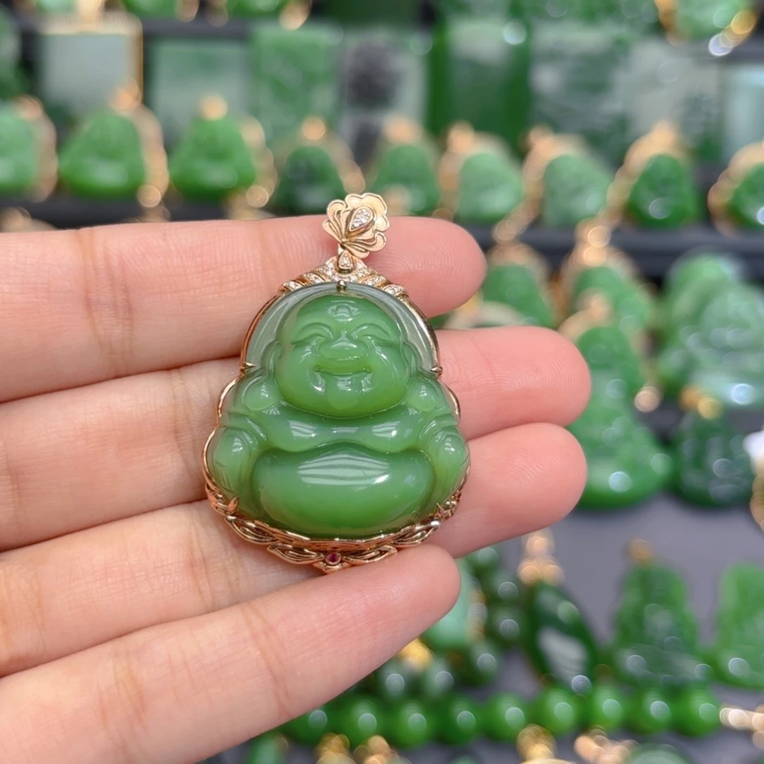 颈饰18K金镶嵌和田玉（碧玉）