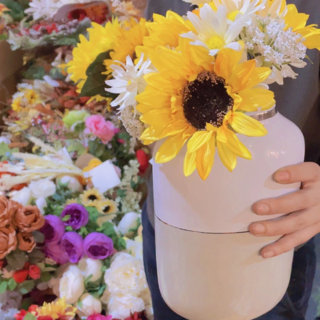 陶瓷花瓶，仿真绿植。