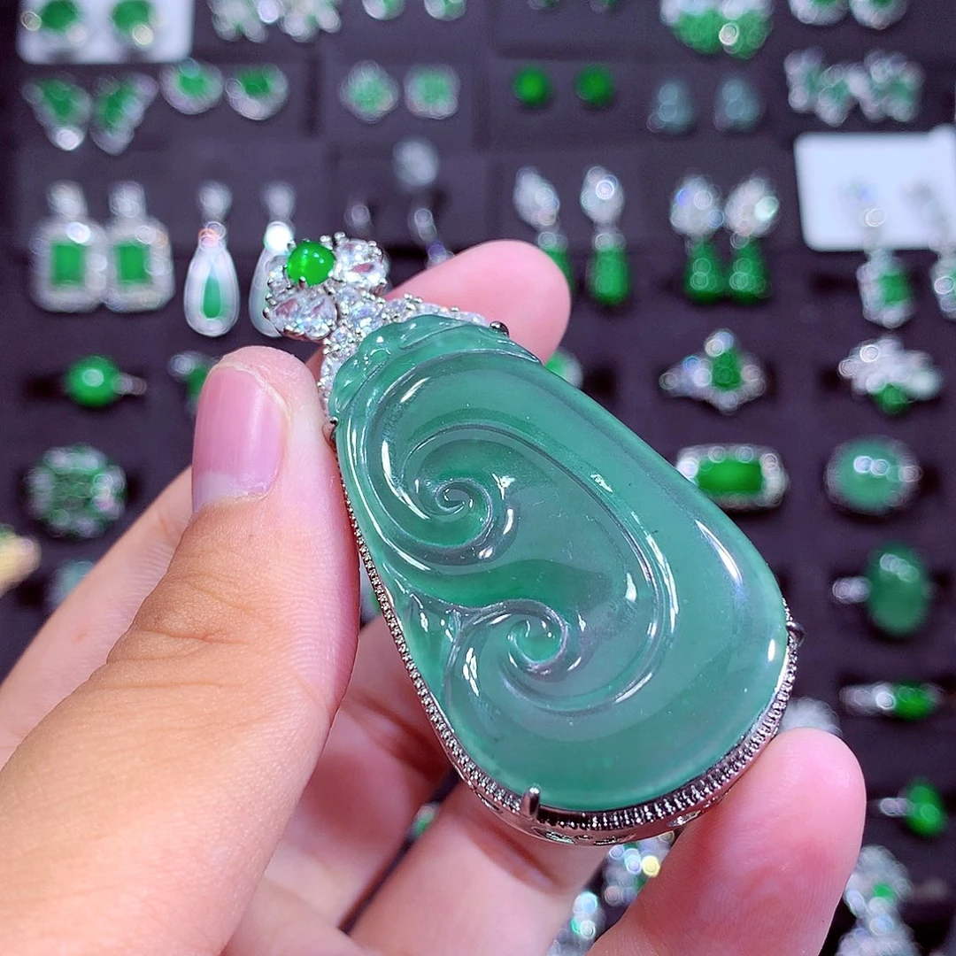 颈饰未镶嵌翡翠天然