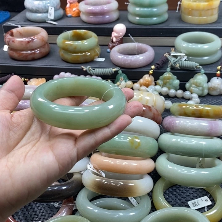 未镶嵌手镯石英岩玉