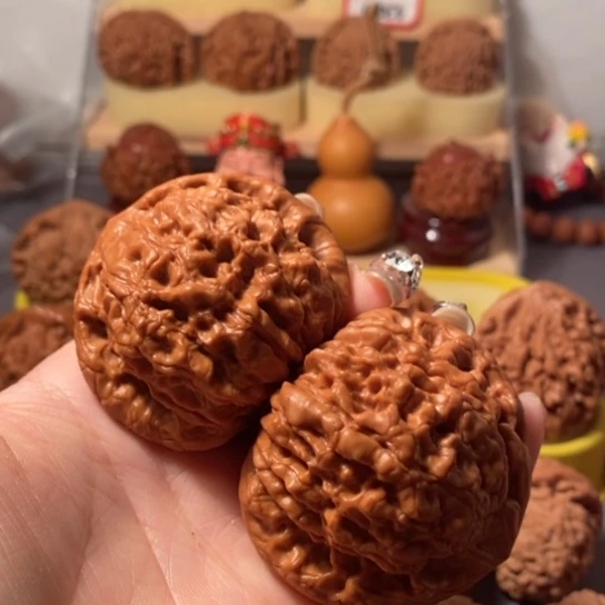 文玩核桃吊坠52龙鼎