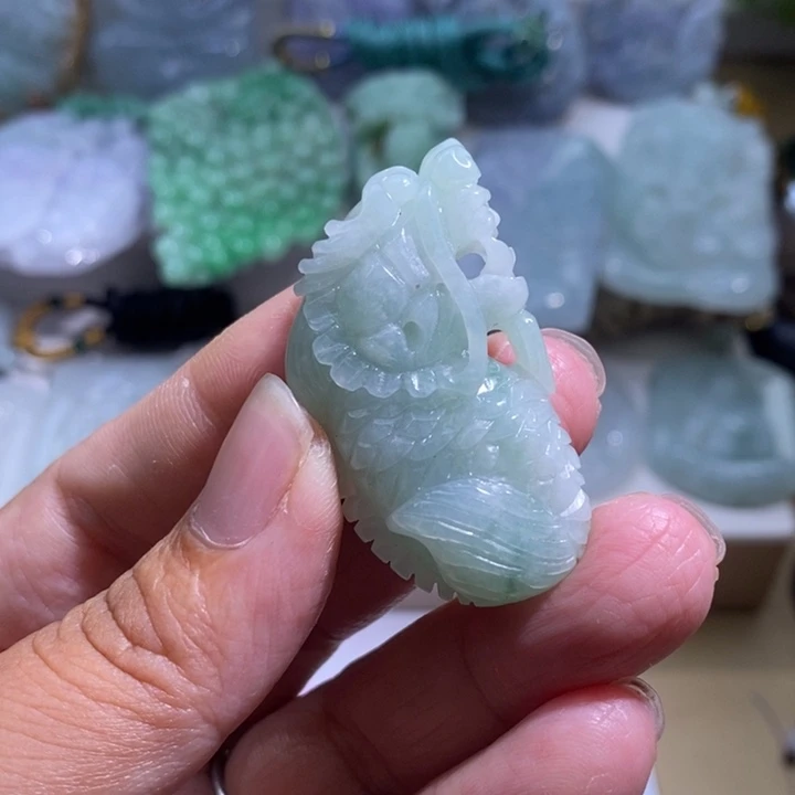 【闪购商品】颈饰未镶嵌翡翠龙鱼