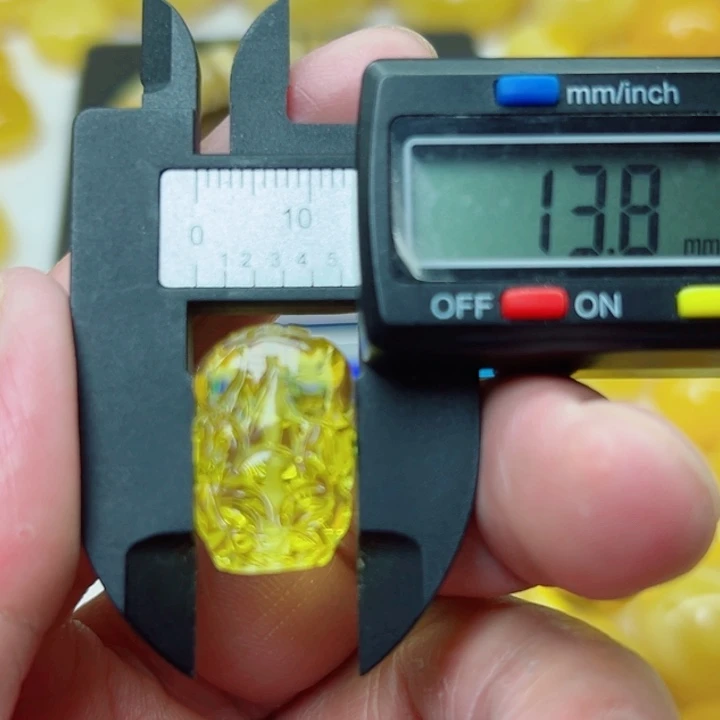 琥珀（矿物珀）未镶嵌裸石