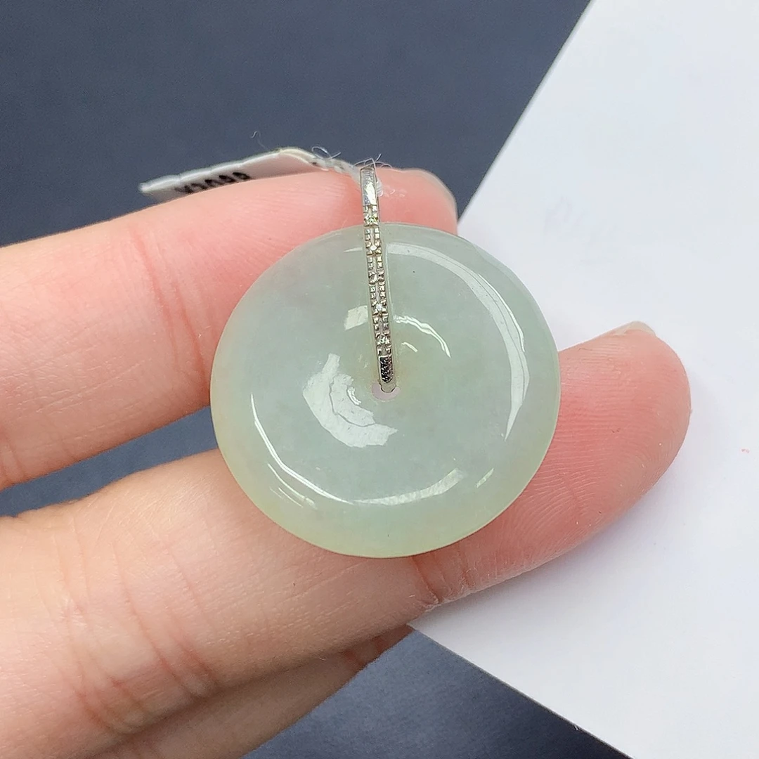 颈饰18K金镶嵌翡翠