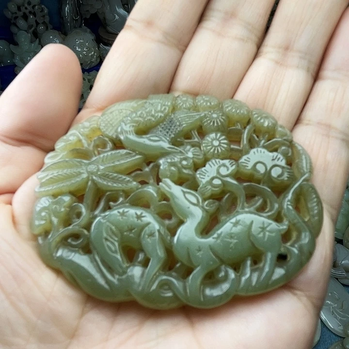 颈饰未镶嵌和田玉（青白玉）