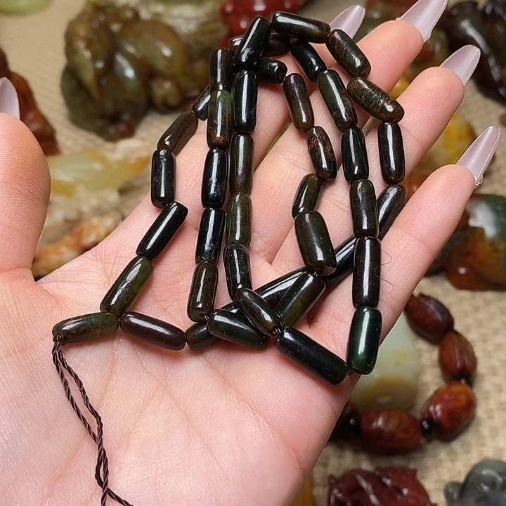 蛇纹石玉未镶嵌颈饰