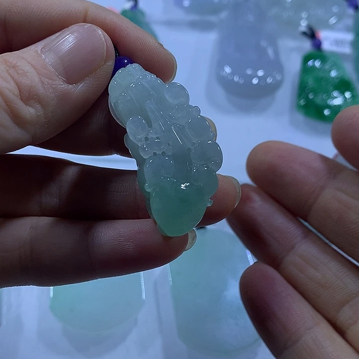 翡翠未镶嵌颈饰天然翡翠A货吊坠