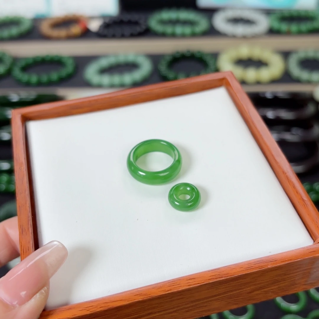 н***好和田玉未镶嵌戒圈拍一发二