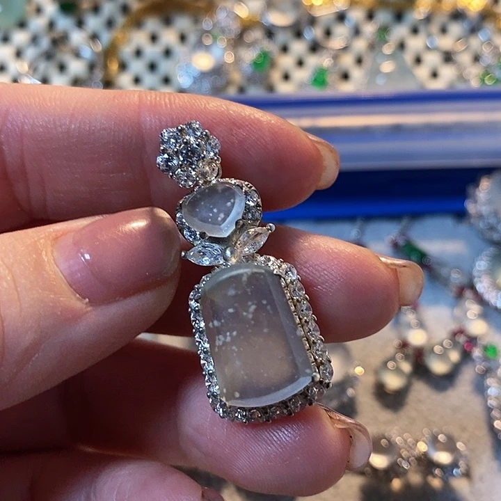 翡翠颈饰未镶嵌吊坠