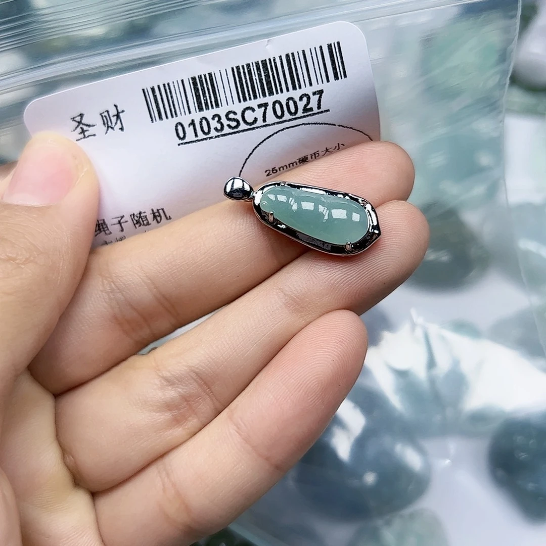 翡翠未镶嵌吊坠(不含链)