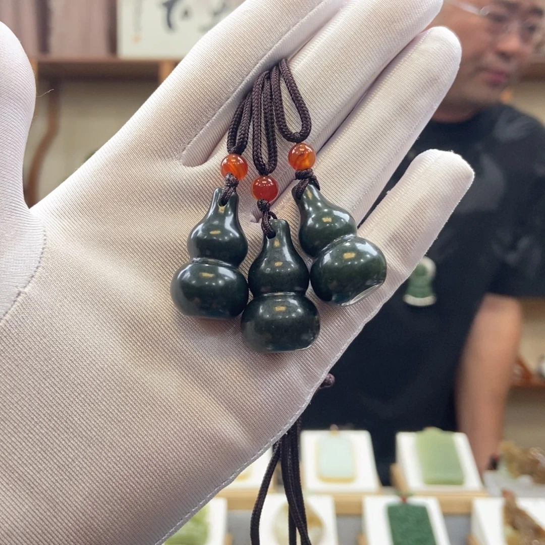 和田玉未镶嵌颈饰葫芦（多样性发一件