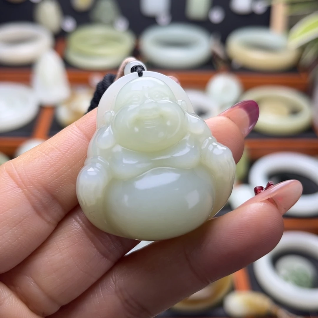 和田玉未镶嵌颈饰且末佛公