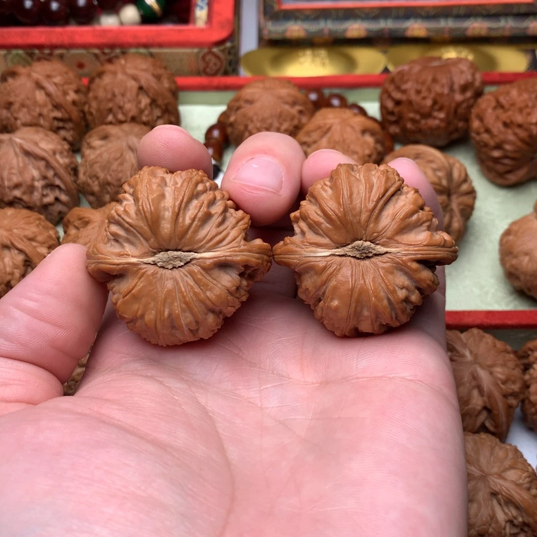 文玩核桃把件小*．43尺闷尖白狮子