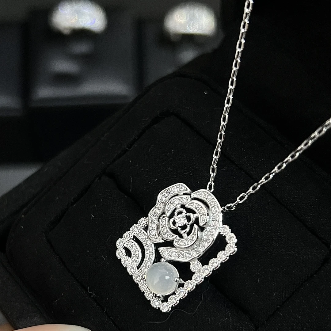 铜合金项链 法式复古中国风山茶花镂空项链镶嵌满钻精致轻奢超闪