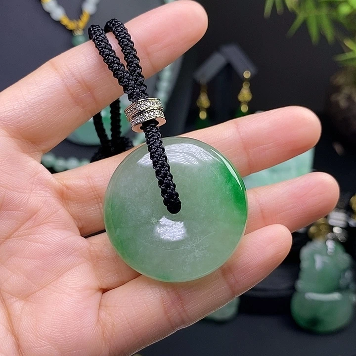 翡翠未镶嵌吊坠(赠链)