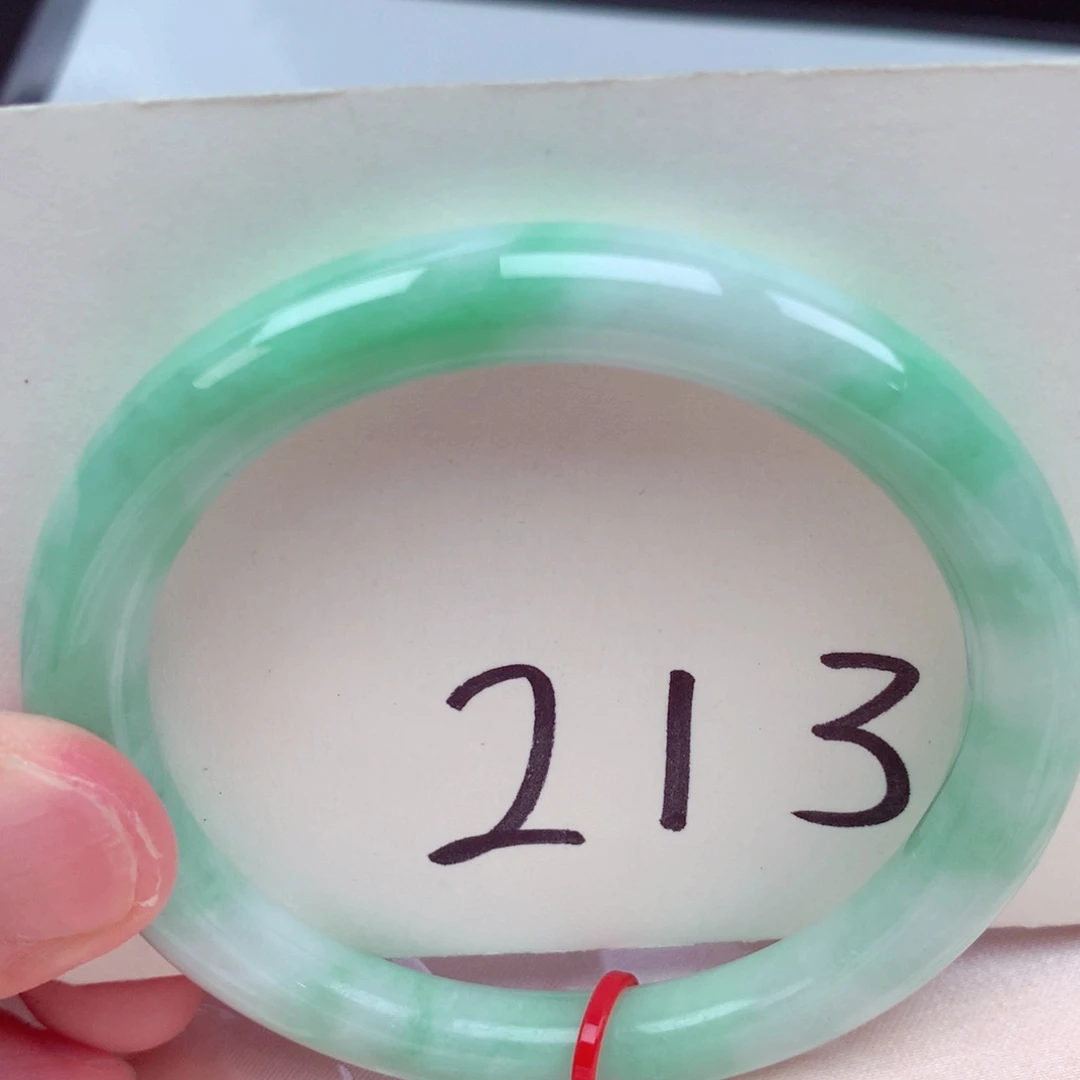 翡翠手镯未镶嵌翡翠