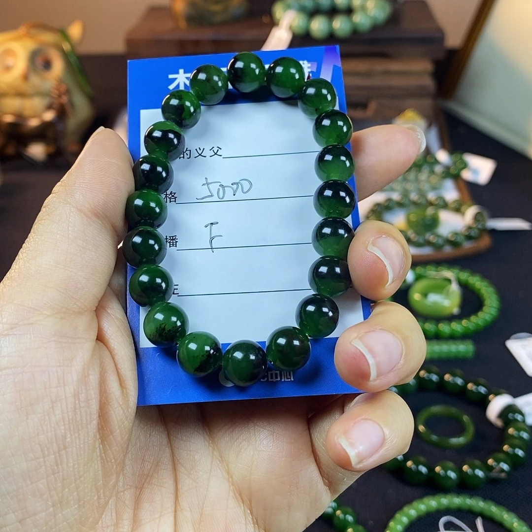 申***申和田玉未镶嵌颈饰