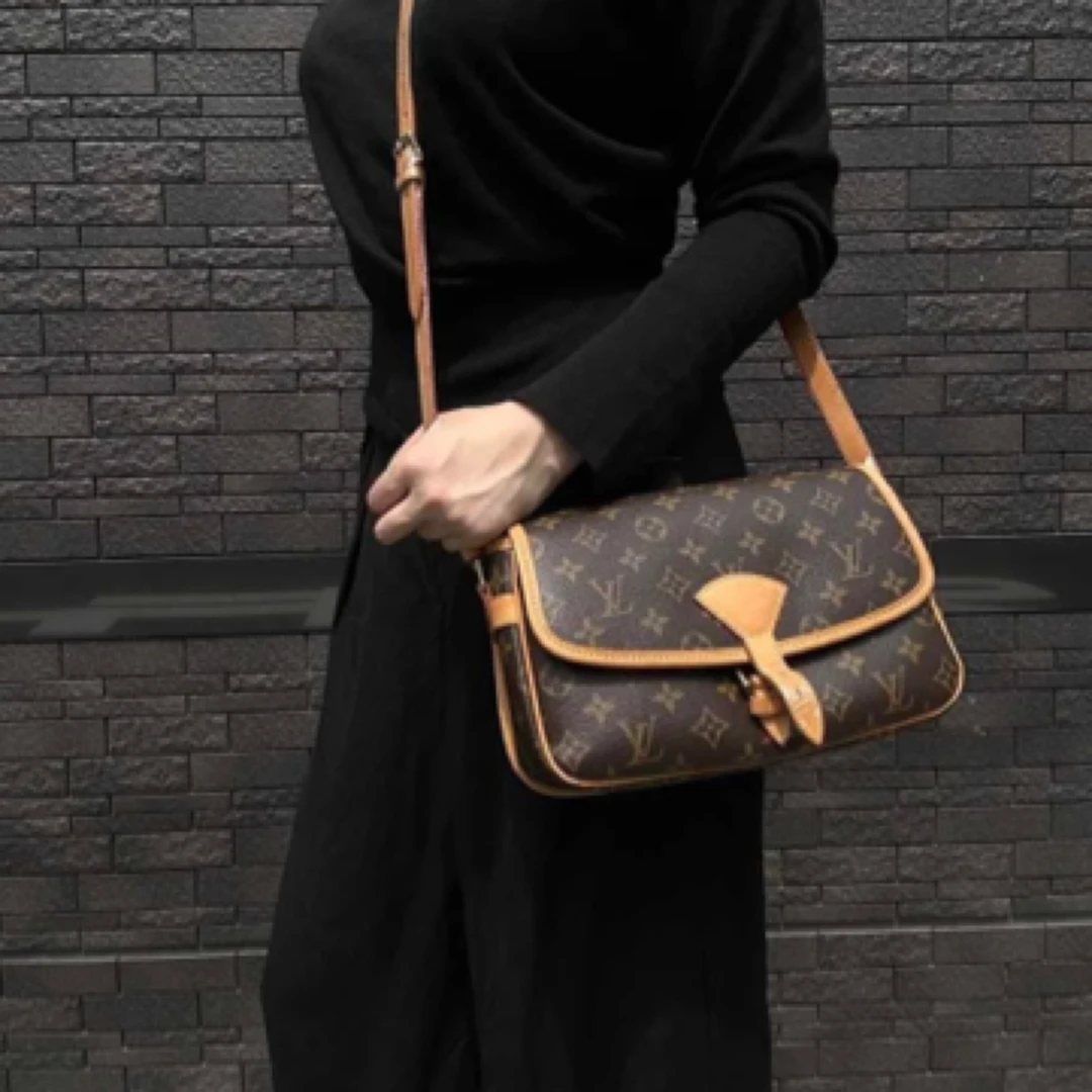 修复品LouisVuitton/路易威登 中古法棍 斜挎包 小溪