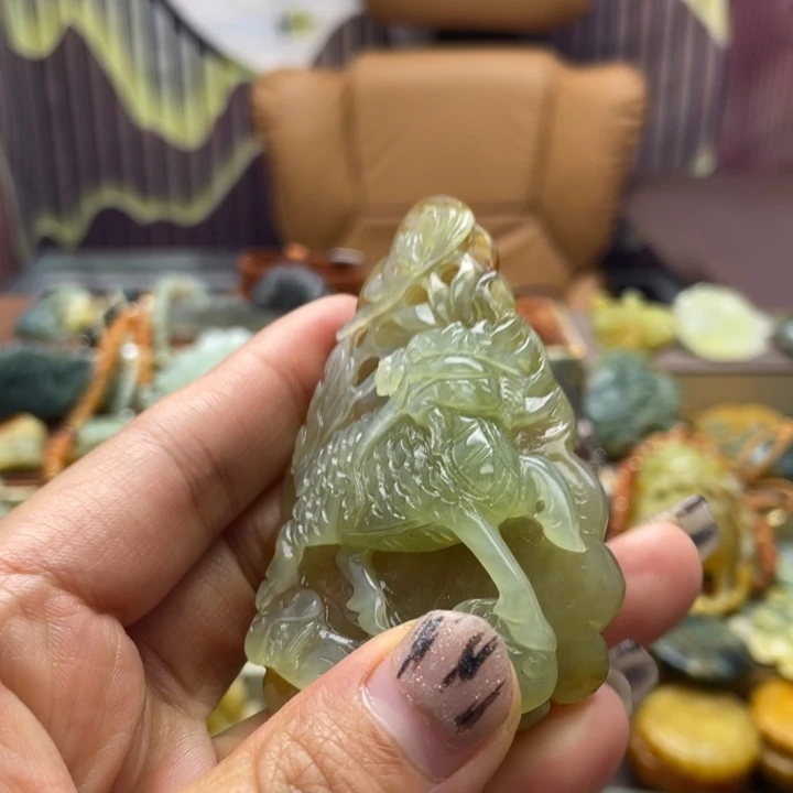 蛇纹石玉未镶嵌颈饰