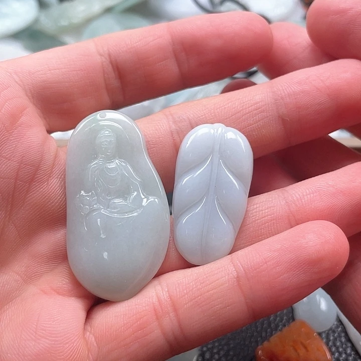 颈饰未镶嵌翡翠书*月翡翠