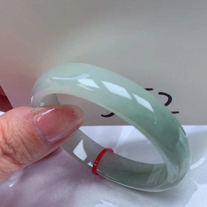 翡翠手镯未镶嵌翡翠