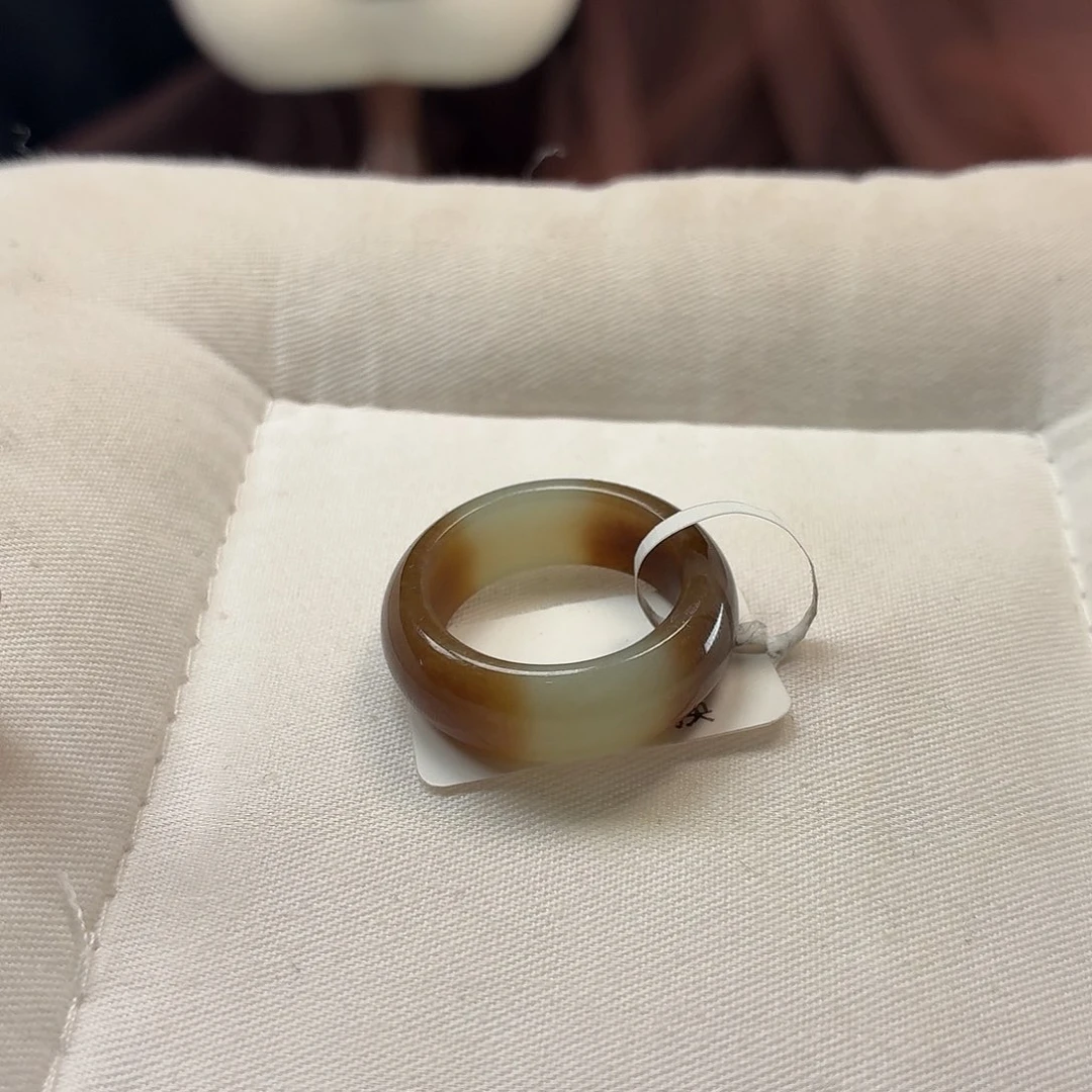 和田玉未镶嵌戒指双色糖