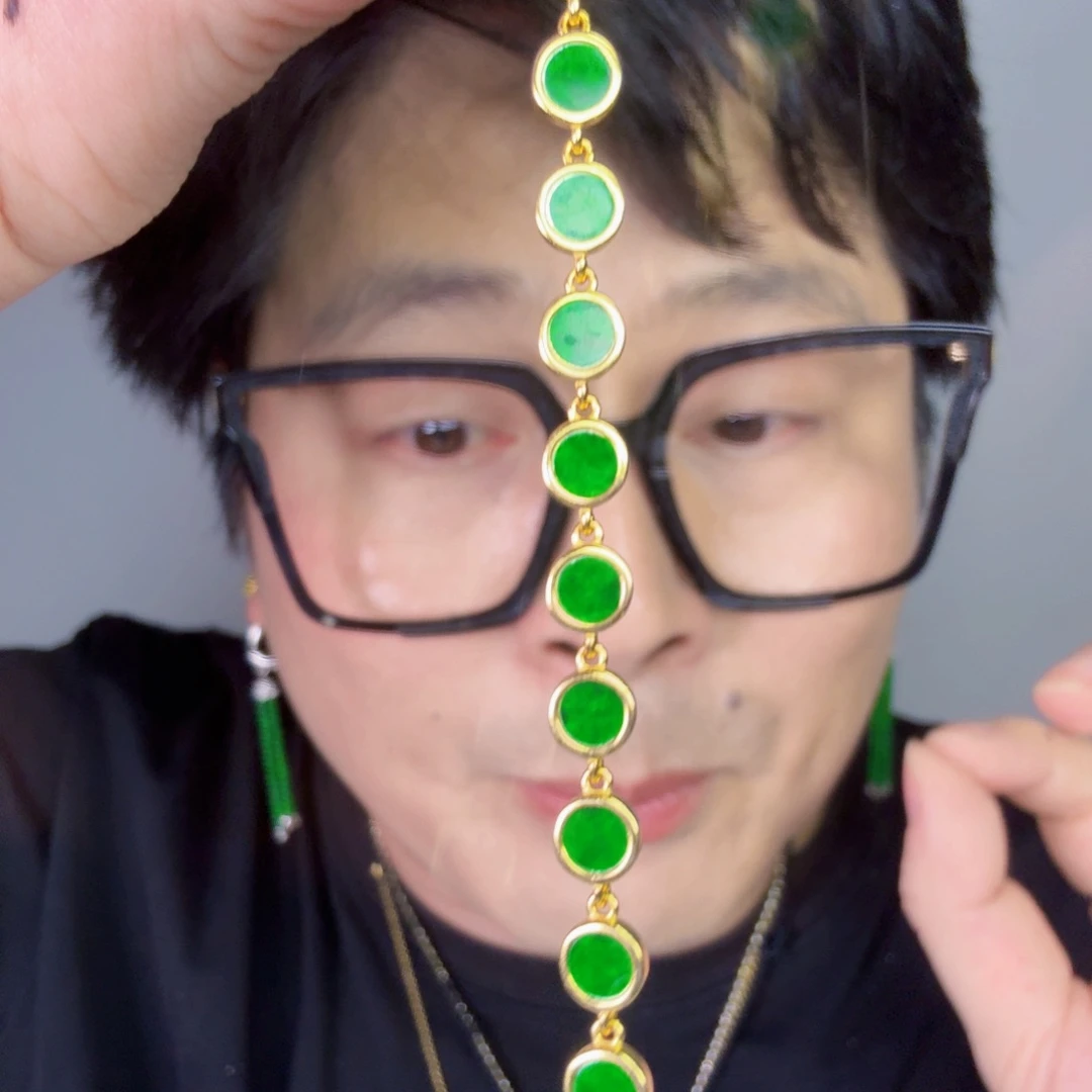 颈饰未镶嵌翡翠一件