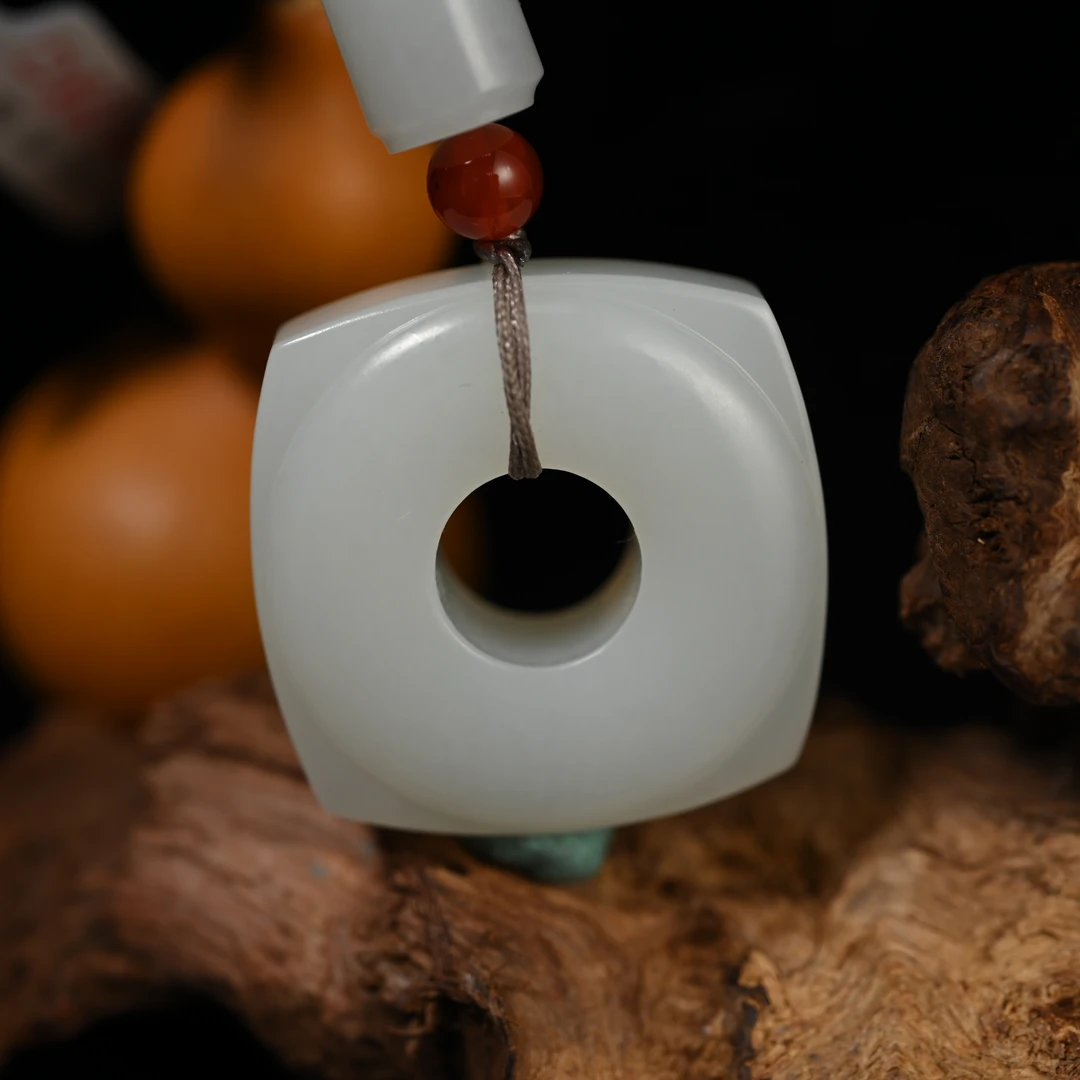 Lot8807 25YU106252和田玉挂件/匡时