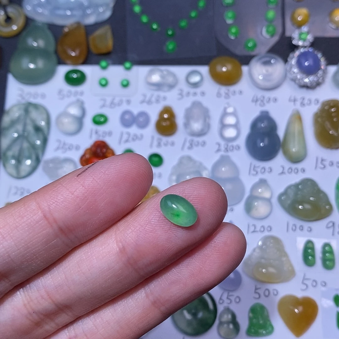 翡翠未镶嵌颈饰绿蛋