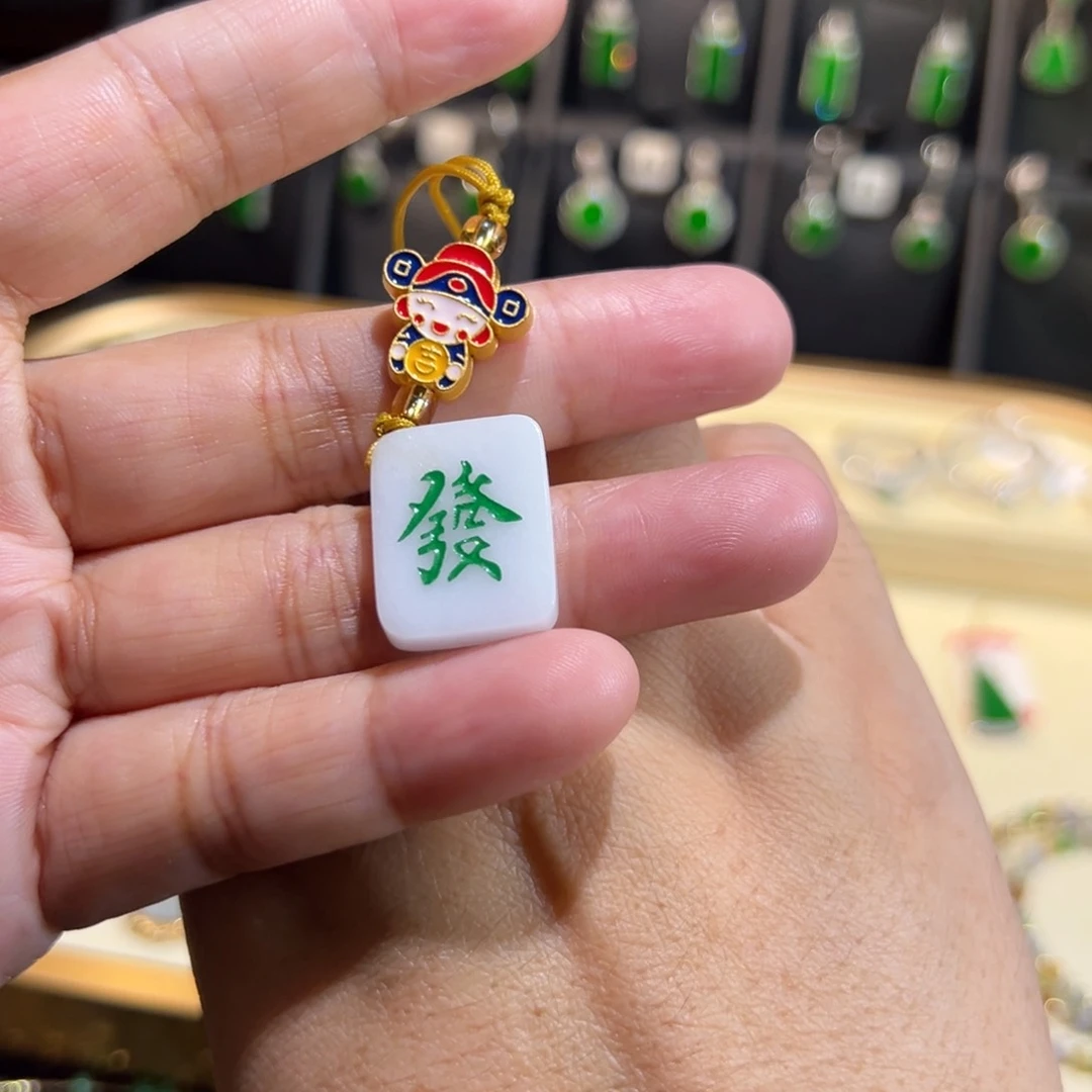 翡翠未镶嵌颈饰包挂