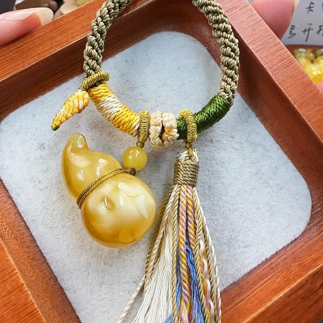 未镶嵌琥珀珠宝奇石