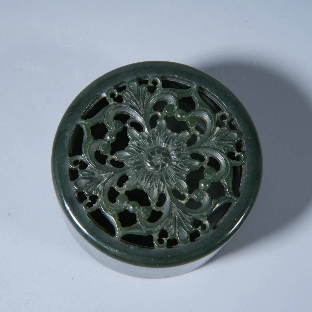 Tgz37 清代 和田玉碧玉花卉纹盖盒