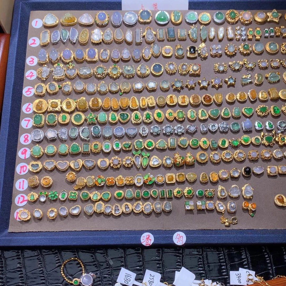 翡翠18K金镶嵌颈饰翡翠