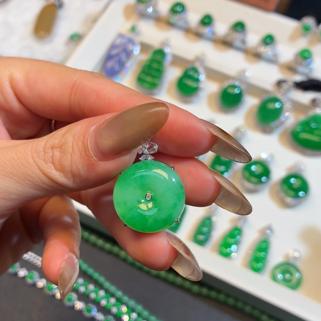 翡翠18K金镶嵌颈饰001平安扣