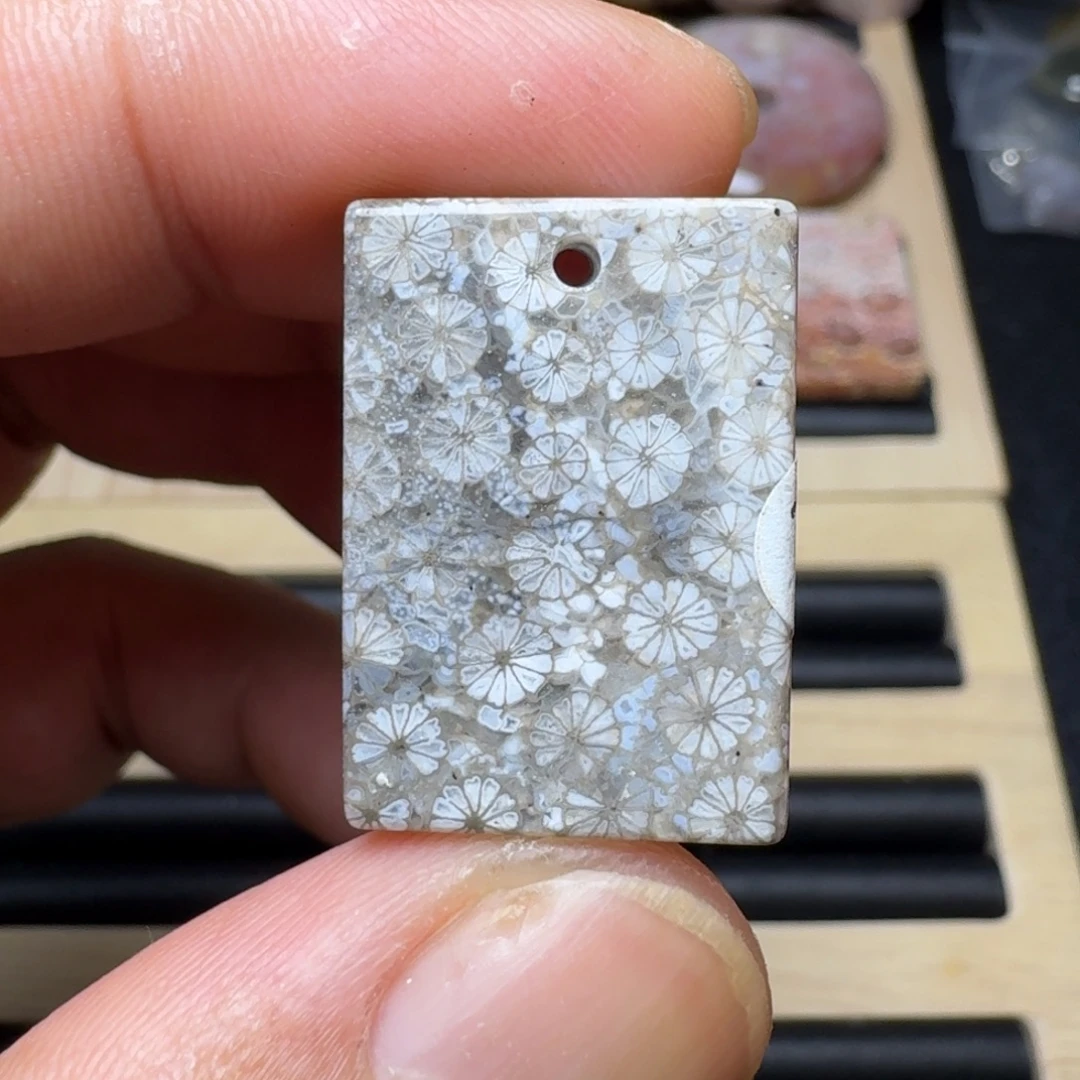 硅化玉未镶嵌纯天然色有机玉石保真色瑕疵特价不退换