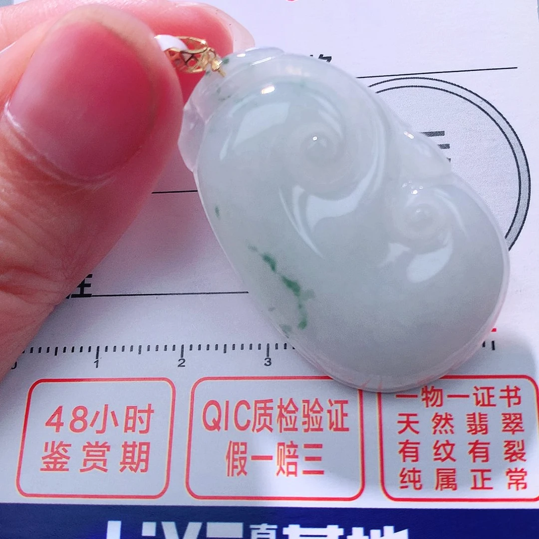 翡翠18K金镶嵌颈饰吊坠