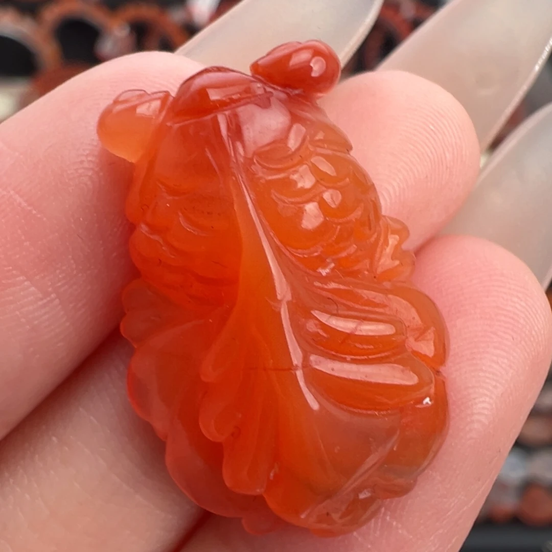 南红玛瑙未镶嵌颈饰金鱼