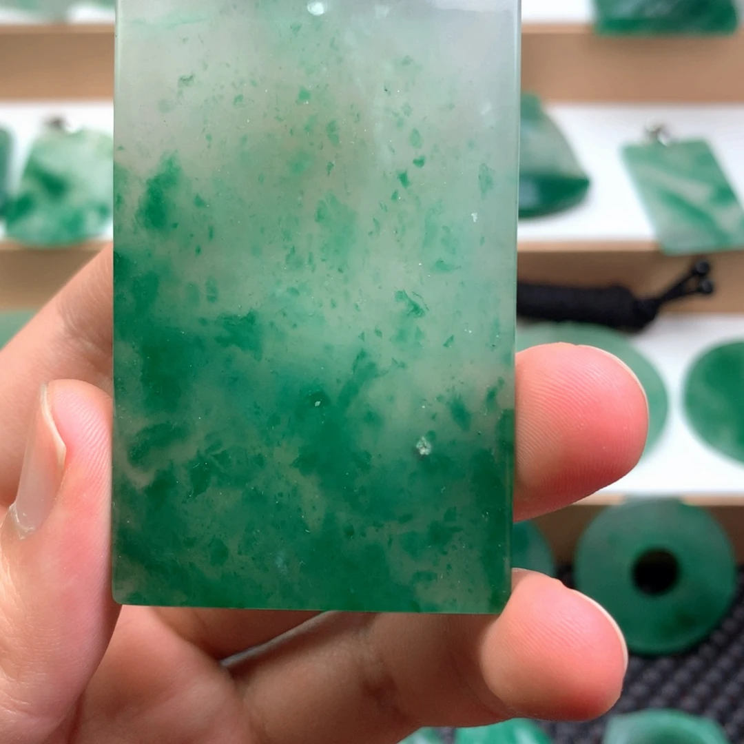 石英质玉吊坠(赠链)未镶嵌彗****