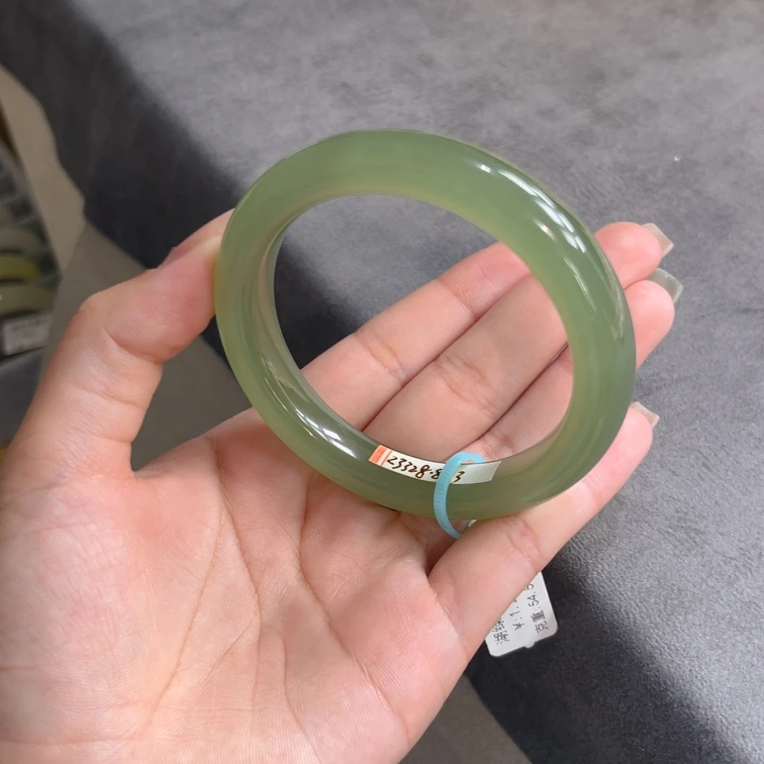 未镶嵌手镯和田玉冰绿晴