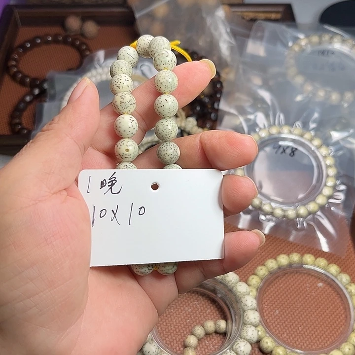 吊坠星月菩提1晚上