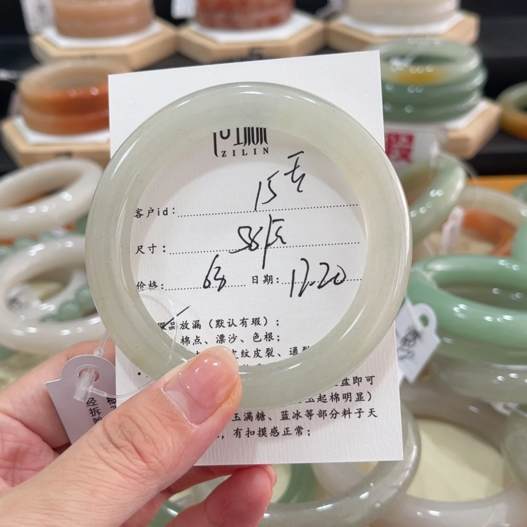 未镶嵌手镯石英质玉