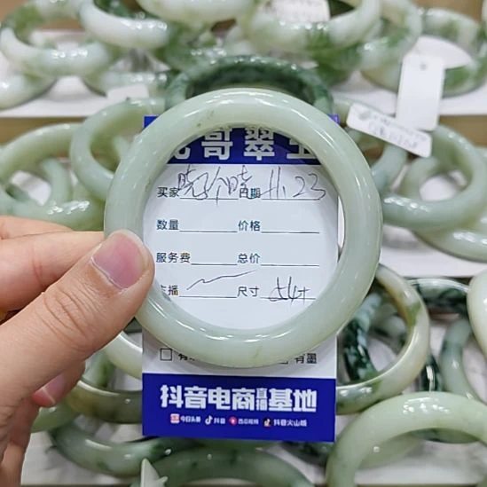晓***晓透闪石-蛇纹石玉未镶嵌手镯